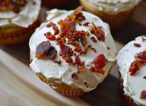 Maple-Bacon Cinnamon Cupcakes | Prairie Fresh®
