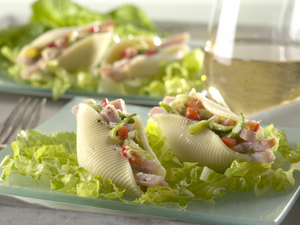 Bacon-Stuffed Shell Salad | Prairie Fresh®