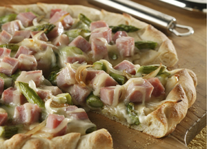 Honey-Cured Ham and Asparagus Pizza | Prairie Fresh®