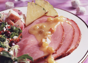 Glazed Ham with Pineapple-Raisin Sauce | Prairie Fresh®