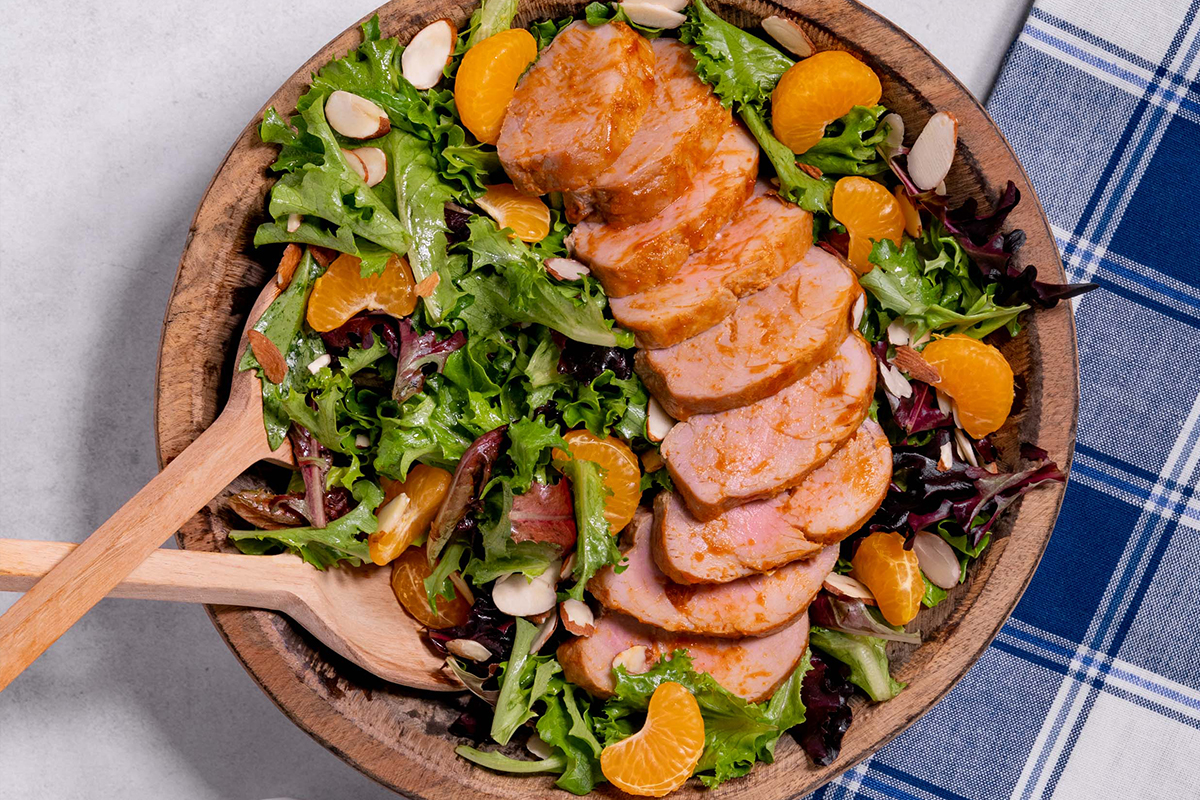 Honey Sriracha Pork Salad with Soy Roasted Almonds and Mandarins | Prairie Fresh®
