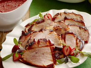 Smoky Ham with Strawberry-Chipotle Sauce | Prairie Fresh®