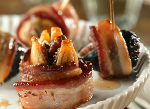 Bacon-Wrapped Figs with Maple Snakebite Glaze and Goat Cheese-Thyme Dip | Prairie Fresh®