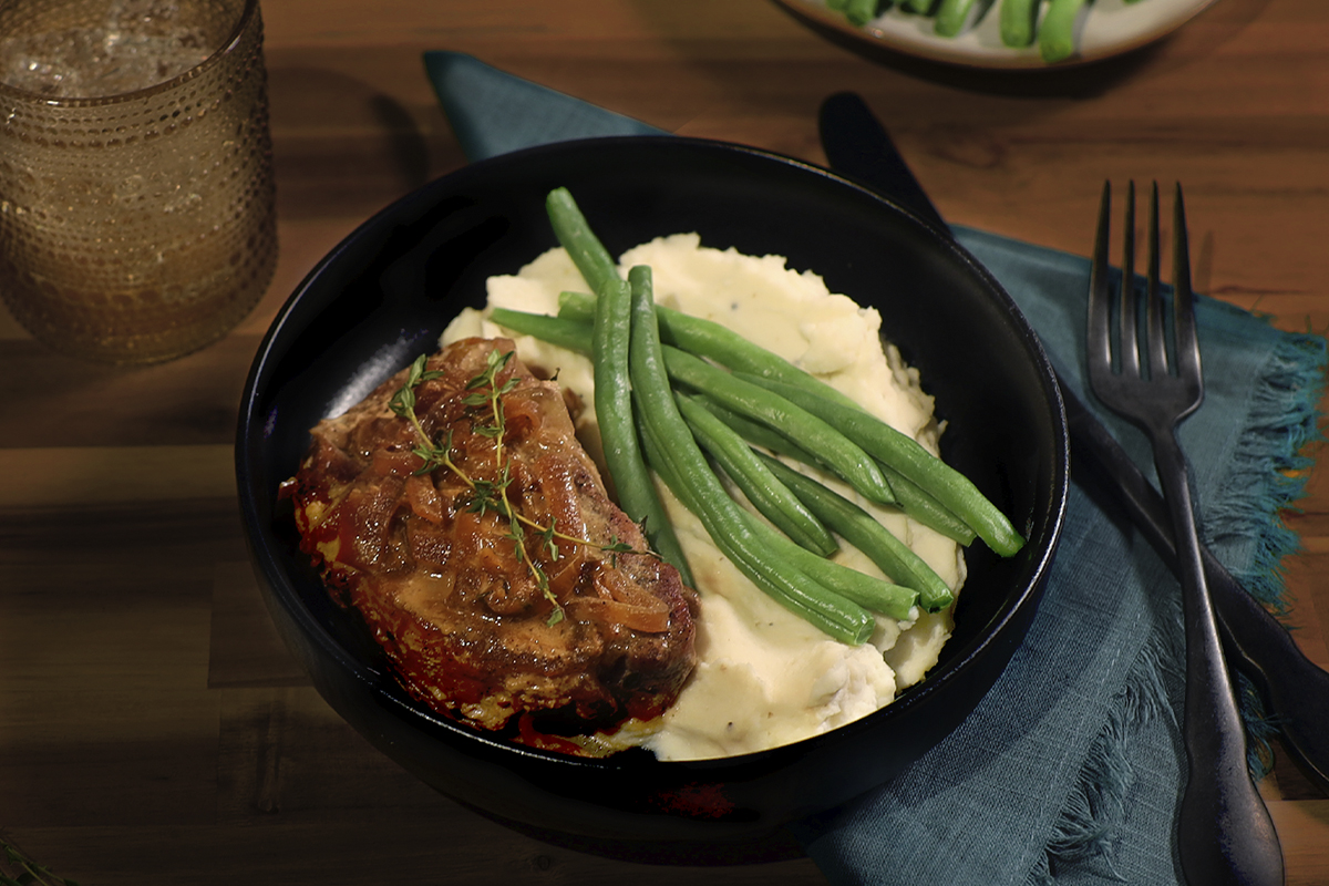 Smothered Pork Chops | Prairie Fresh®